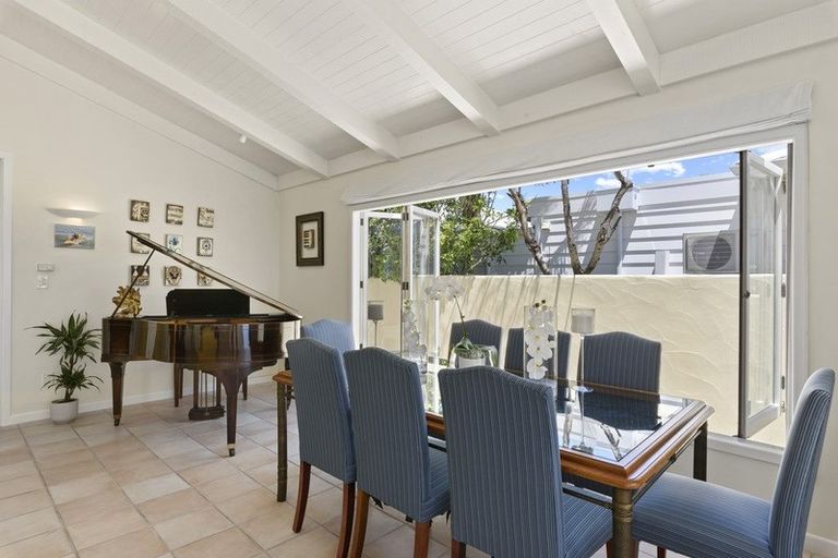 Photo of property in 9a Holiday Road, Milford, Auckland, 0620