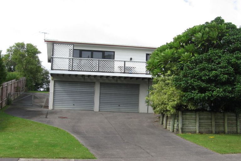 Photo of property in 24 Claverdon Drive, Massey, Auckland, 0614
