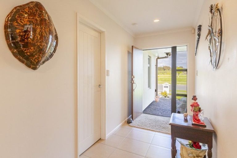Photo of property in 76 Orotu Drive, Poraiti, Napier, 4112