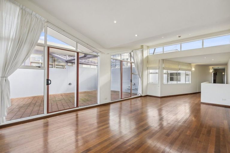 Photo of property in Sirocco Apartments, 811/8 Church Street, Wellington Central, Wellington, 6011