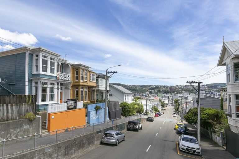 Photo of property in 96 Pirie Street, Mount Victoria, Wellington, 6011