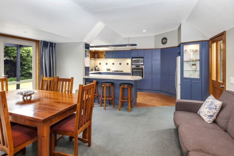 Photo of property in 18 Lombard Place, Avonhead, Christchurch, 8042