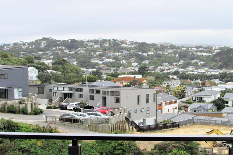 Photo of property in 84 Maupuia Road, Maupuia, Wellington, 6022