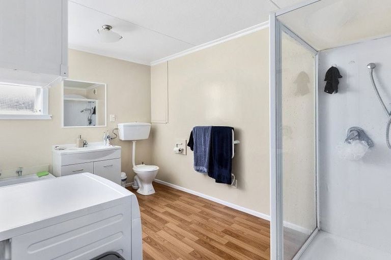 Photo of property in 3 Thames Street, Island Bay, Wellington, 6023