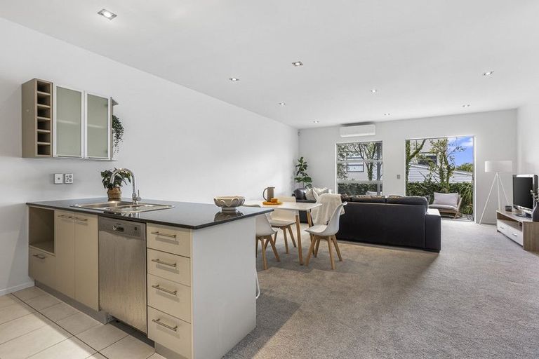 Photo of property in 20/40 Scarlet Oak Drive, Schnapper Rock, Auckland, 0632