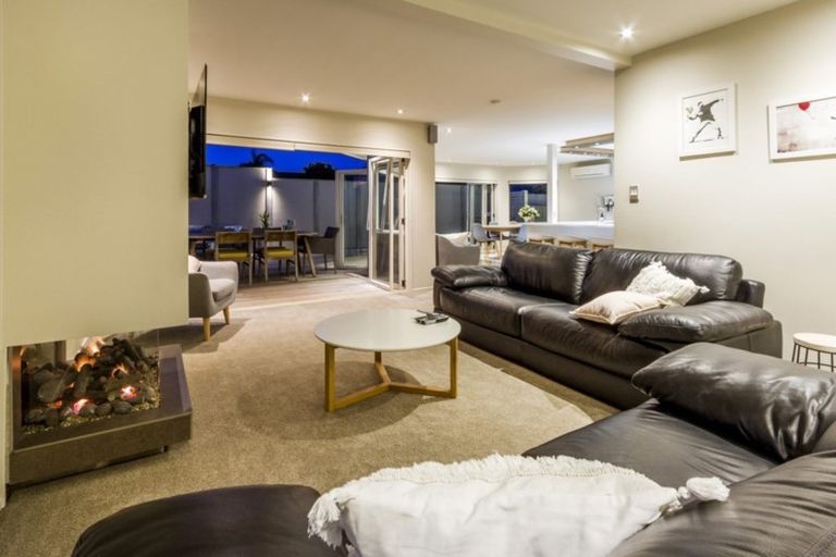 Photo of property in 9a Craig Road, Milford, Auckland, 0620