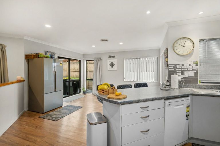 Photo of property in 21 Heaphy Place, Pukehangi, Rotorua, 3015