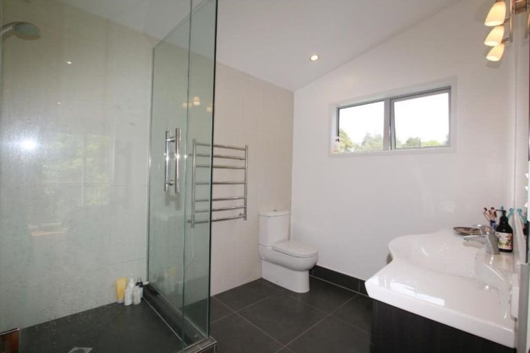 Photo of property in 23b West Lynn Road, Titirangi, Auckland, 0604