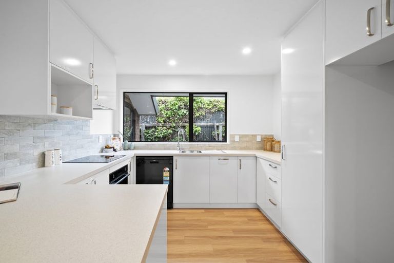 Photo of property in 1/152b Beach Road, North New Brighton, Christchurch, 8083