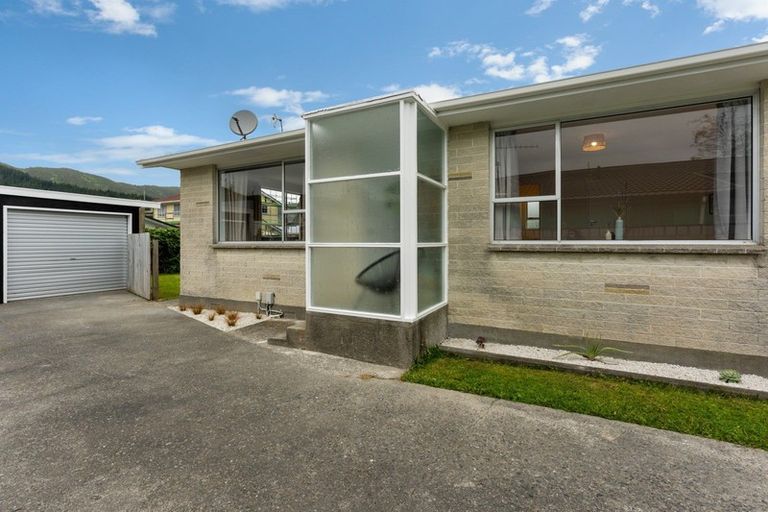 Photo of property in 256b Wellington Road, Wainuiomata, Lower Hutt, 5014