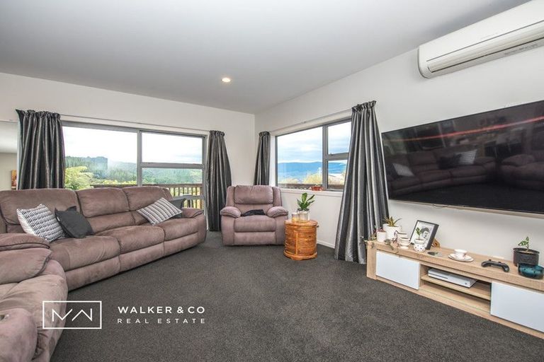 Photo of property in 29 Mcewen Crescent, Riverstone Terraces, Upper Hutt, 5018
