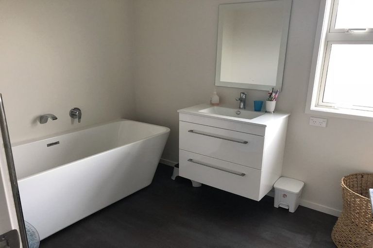 Photo of property in 15 Coutts Way, Fitzherbert, Palmerston North, 4410