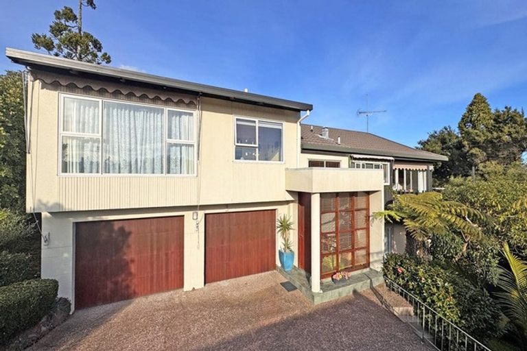 Photo of property in 8 Langstone Place, Chatswood, Auckland, 0626