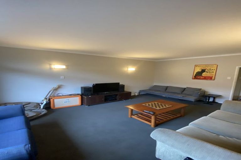 Photo of property in 70 Kelburn Parade, Kelburn, Wellington, 6012