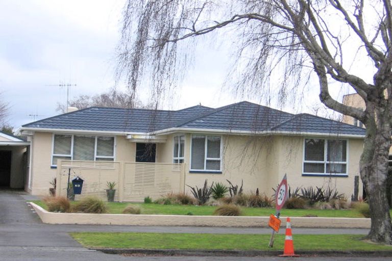 Photo of property in 24 Winston Avenue, Hokowhitu, Palmerston North, 4410