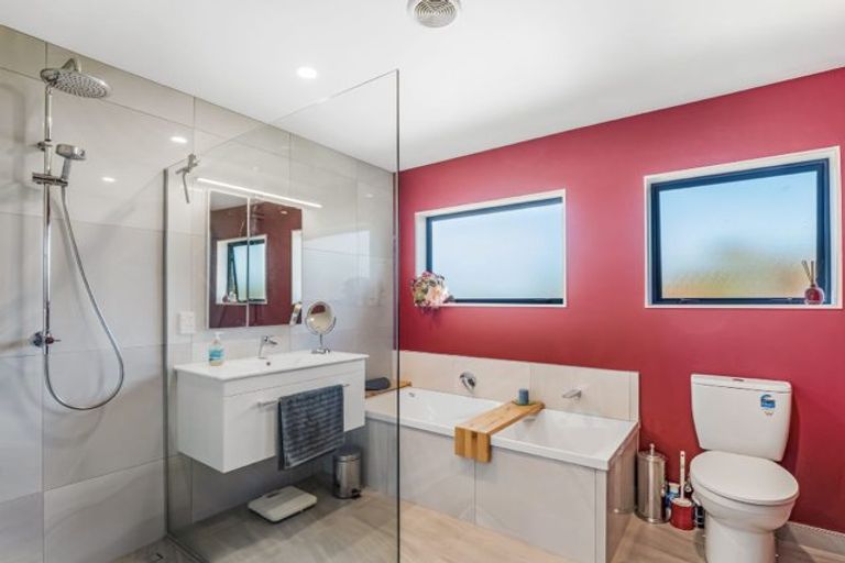 Photo of property in 32 Somerset Crescent, Highbury, Palmerston North, 4412