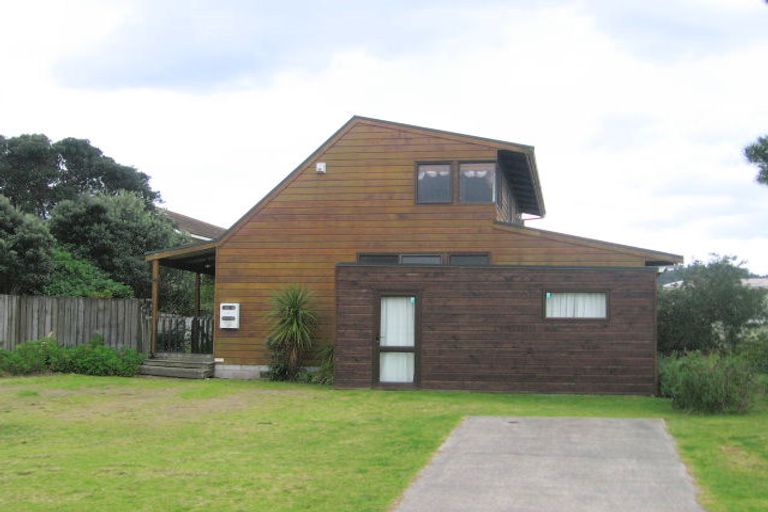 Photo of property in 202 Beverley Terrace, Whangamata, 3620