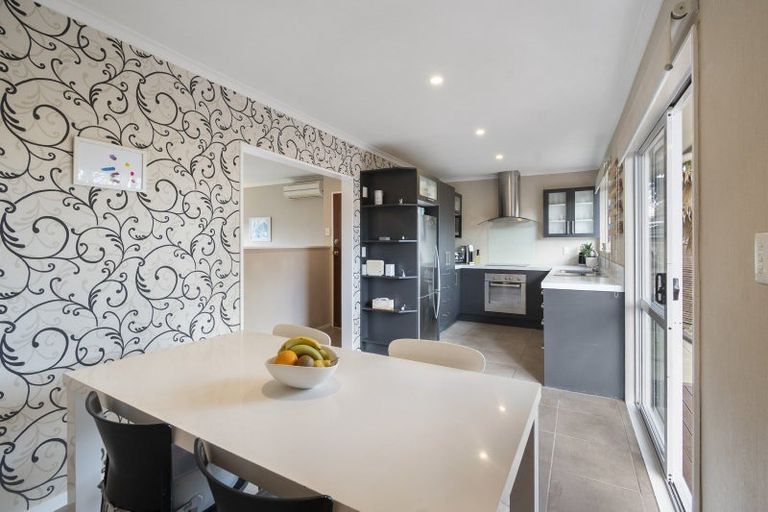 Photo of property in 21 Palliser Place, Milson, Palmerston North, 4414