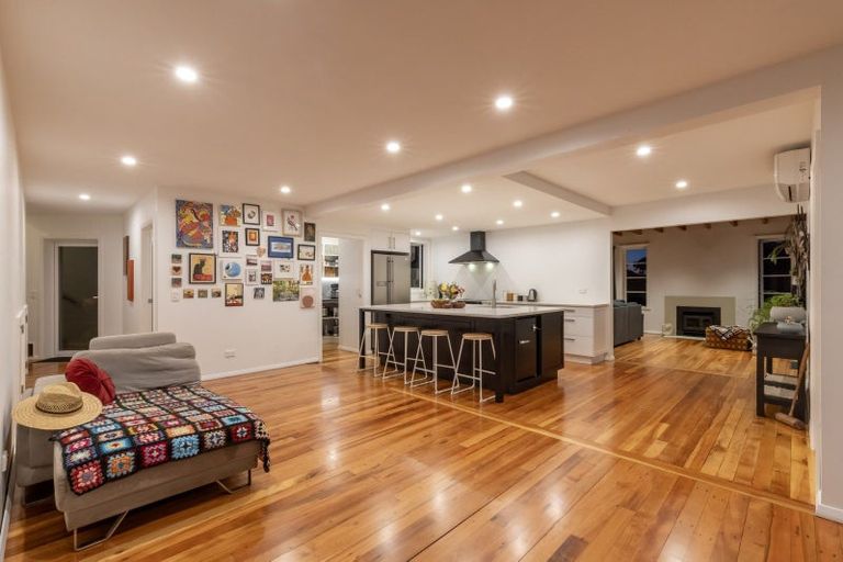 Photo of property in 35 Tennis Court Road, Raumati South, Paraparaumu, 5032