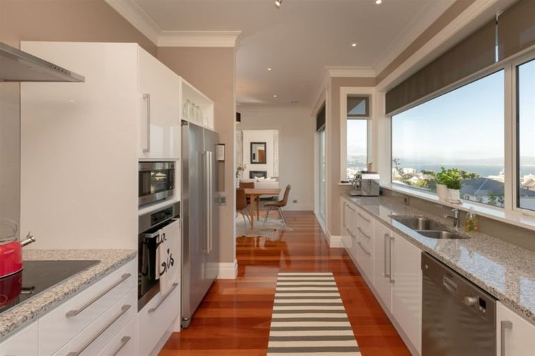 Photo of property in 15 Salmont Place, Kelburn, Wellington, 6012