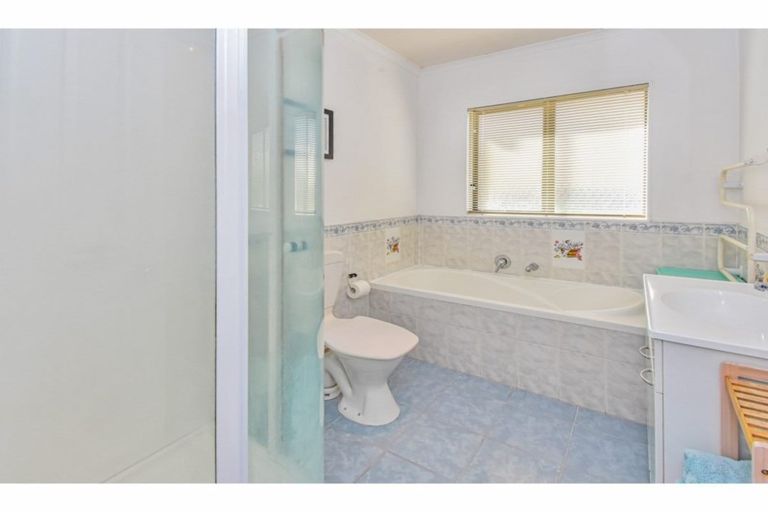 Photo of property in 9 Carn Place, Weymouth, Auckland, 2103