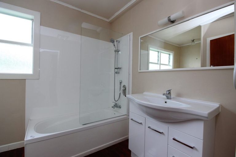 Photo of property in 1 Scott Avenue, Mangere Bridge, Auckland, 2022