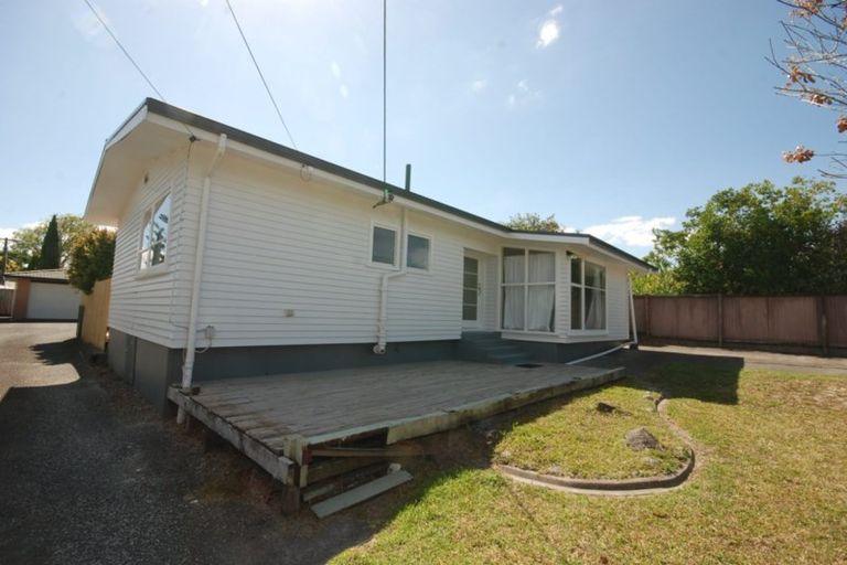 Photo of property in 1 Renata Crescent, Te Atatu Peninsula, Auckland, 0610