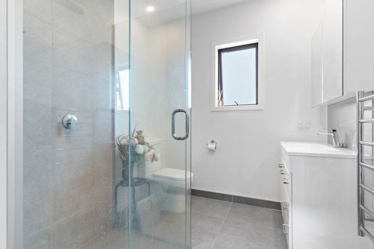 Photo of property in 12 Hava Place, Green Bay, Auckland, 0604