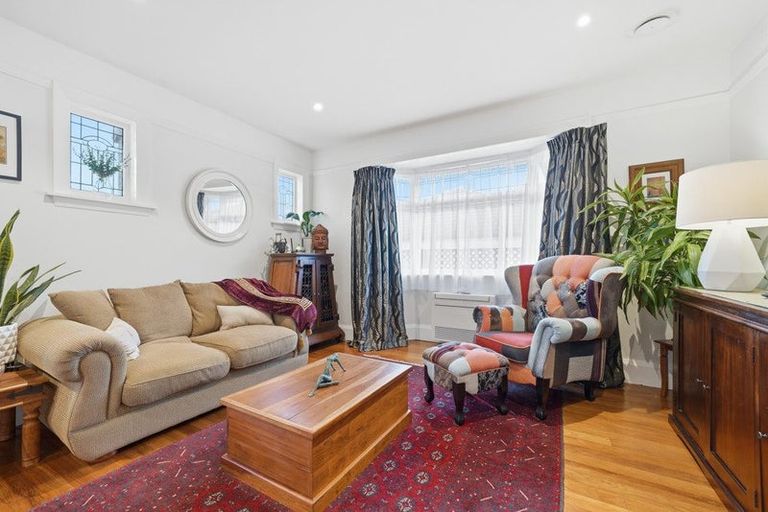 Photo of property in 127 Weston Road, St Albans, Christchurch, 8052