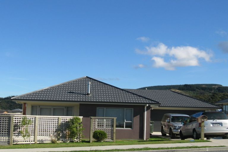 Photo of property in 96 Kirton Drive, Riverstone Terraces, Upper Hutt, 5018