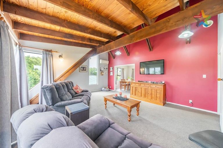 Photo of property in 21 Whitechapel Grove, Stokes Valley, Lower Hutt, 5019
