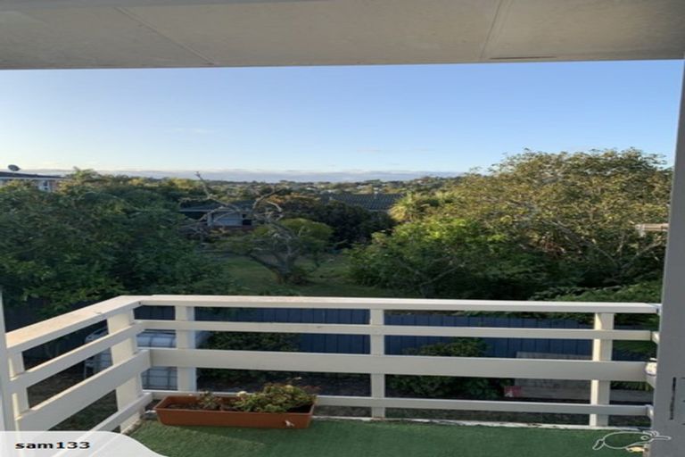 Photo of property in 2/65 Cliff View Drive, Green Bay, Auckland, 0604