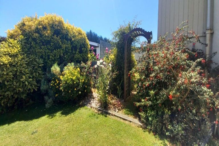 Photo of property in 1 Morton Street, Tuatapere, 9620