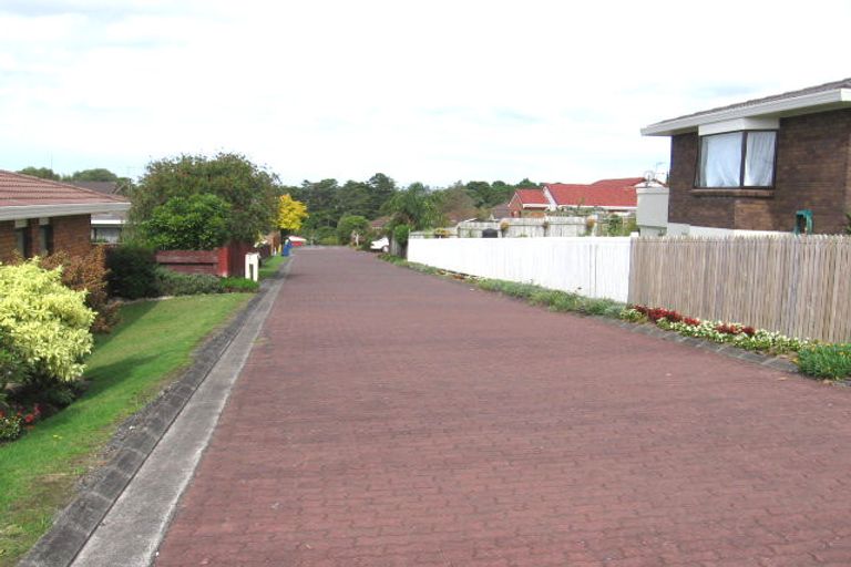Photo of property in 2/9 Spring Grove, Henderson, Auckland, 0612