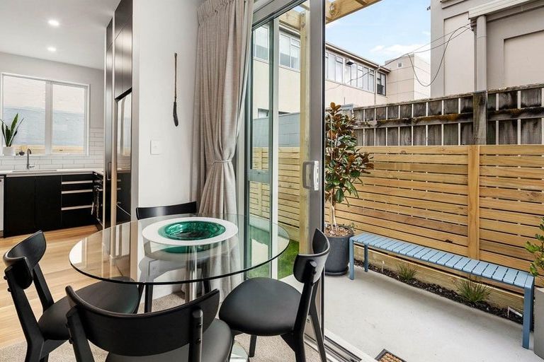 Photo of property in 14/30 Pirie Street, Mount Victoria, Wellington, 6011