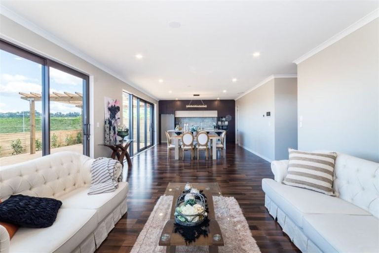 Photo of property in 17 Tawatawa Street, Long Bay, Auckland, 0630