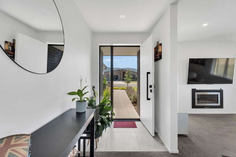 Photo of property in 4 Ronomor Place, Whitianga, 3510