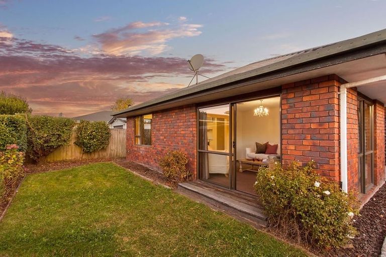 Photo of property in 1/18 Winters Road, Redwood, Christchurch, 8051