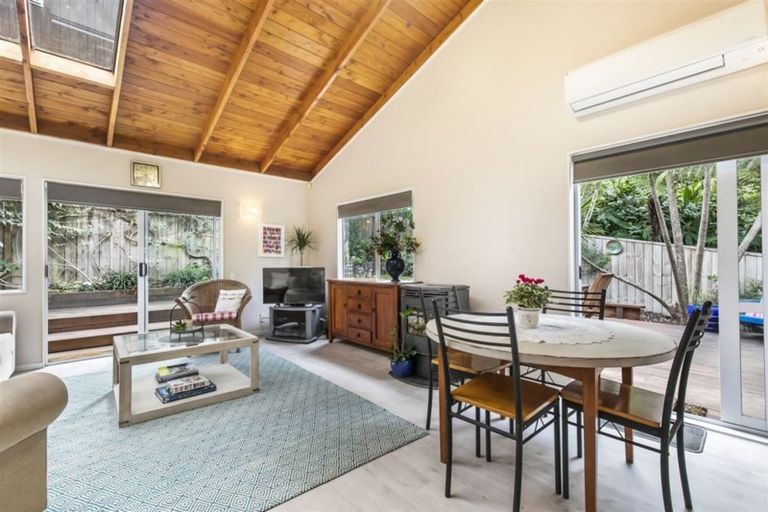 Photo of property in 2/52 Fowler Street, Northcote, Auckland, 0627