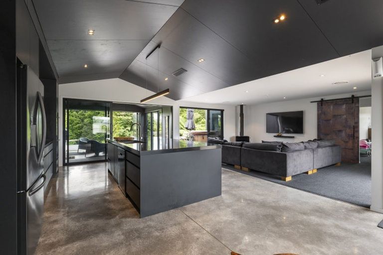 Photo of property in 9b Cross Street, Lepperton, New Plymouth, 4373