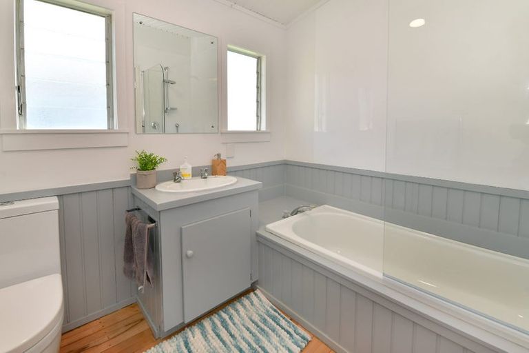 Photo of property in 21 Shine Road, South Head, Helensville, 0874