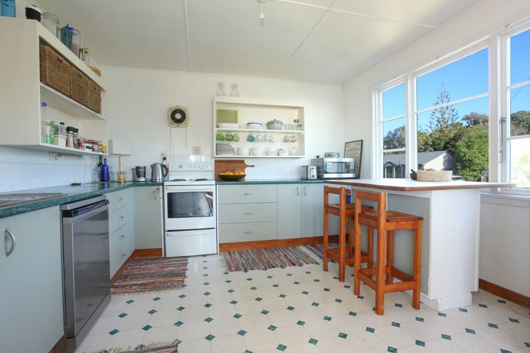 Photo of property in 77 Lorenzen Bay Road, Raglan, 3225