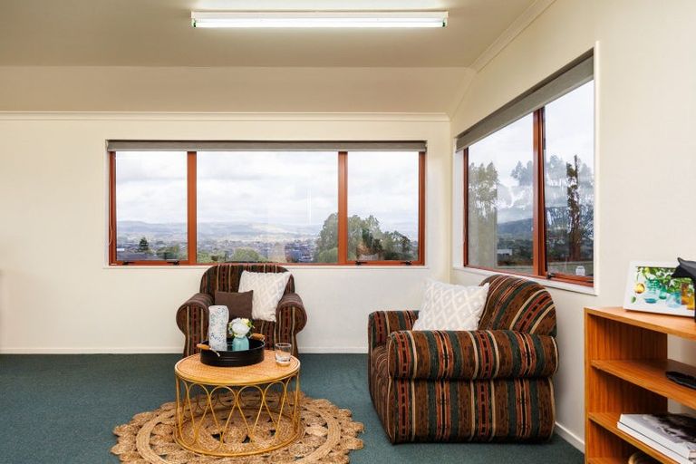 Photo of property in 25 Schnell Drive, Kelvin Grove, Palmerston North, 4414