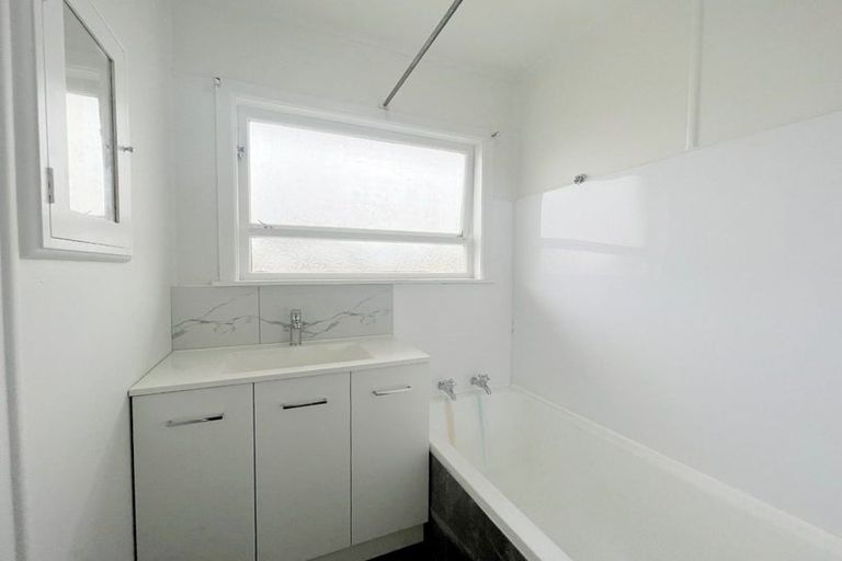 Photo of property in 18 Brocas Avenue, Hillcrest, Hamilton, 3216