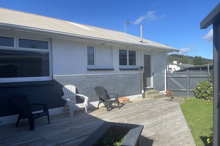 Photo of property in 7a Sequoia Place, Maoribank, Upper Hutt, 5018