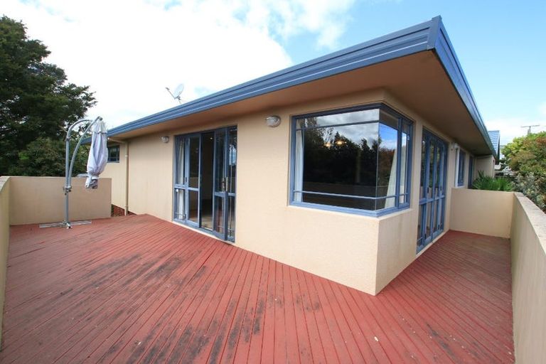 Photo of property in 7a Roberts Road, Glenfield, Auckland, 0629