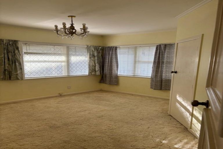 Photo of property in 465 Glenfield Road, Glenfield, Auckland, 0629