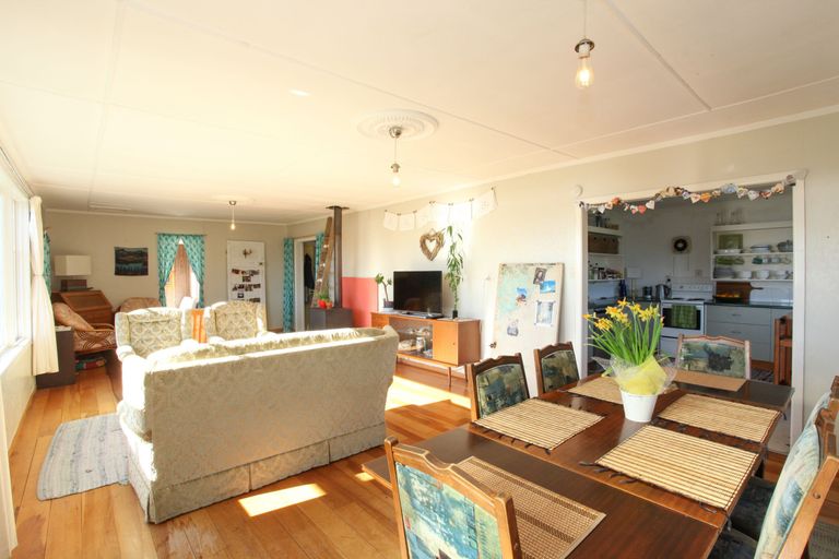 Photo of property in 77 Lorenzen Bay Road, Raglan, 3225