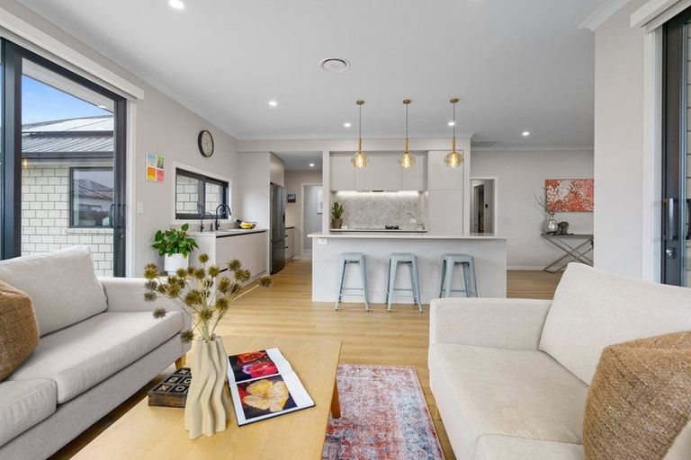 Photo of property in 32 Hugo Shaw Drive, Cambridge, 3434