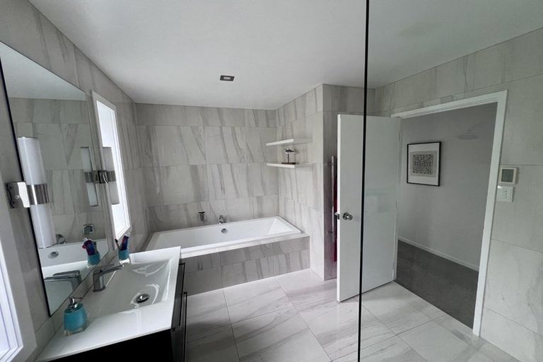 Photo of property in 70a Vipond Road, Stanmore Bay, Whangaparaoa, 0932